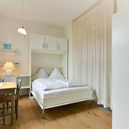 Residenz Am Rosengarten 9 *